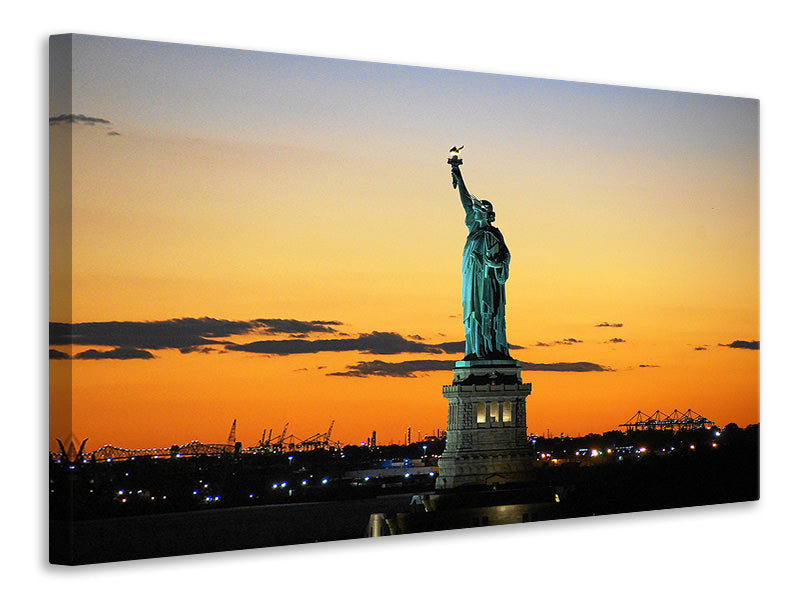 Leinwandbild Freiheitsstatue im Abendlicht